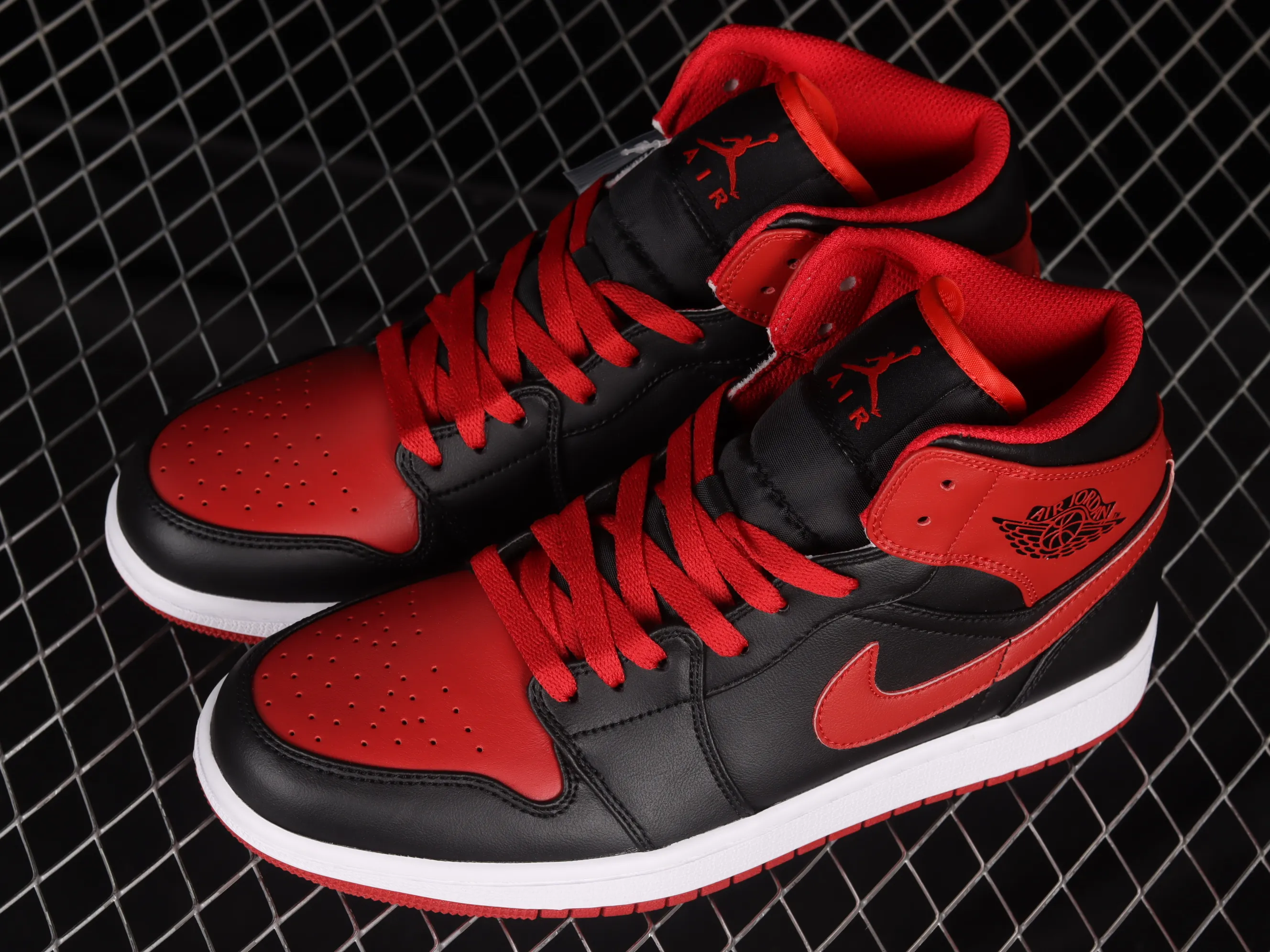 All categories Air Jordan Jordan series basketball shoes Air Jordan 1 Mid Air Jordan 1 Mid AJ1 Joe 1 black and red China basketball shoes DQ8426-060